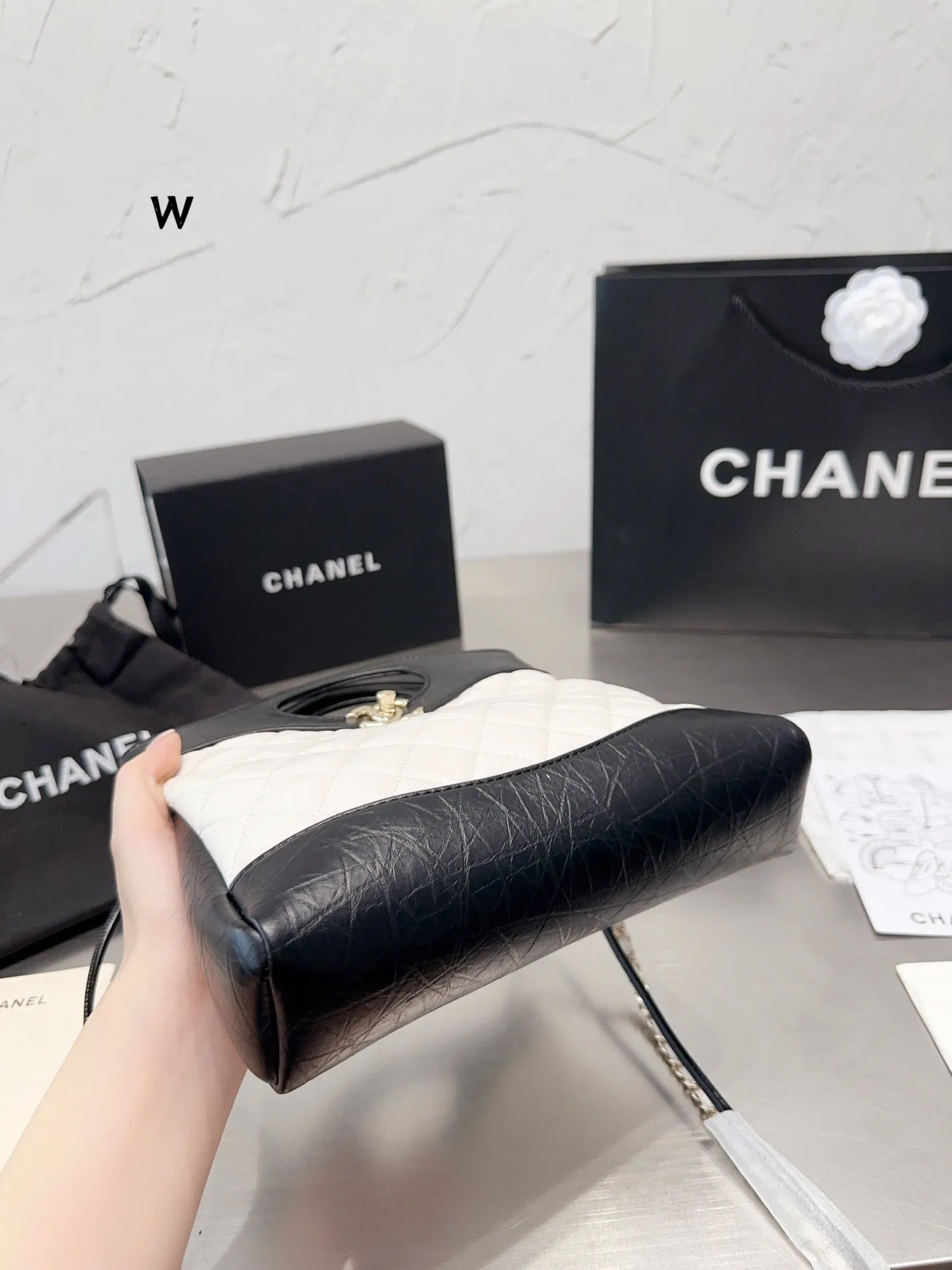 CC780 CHANEL 31 Mini Shopping Bag / 8.6 × 9 × 2.1 in