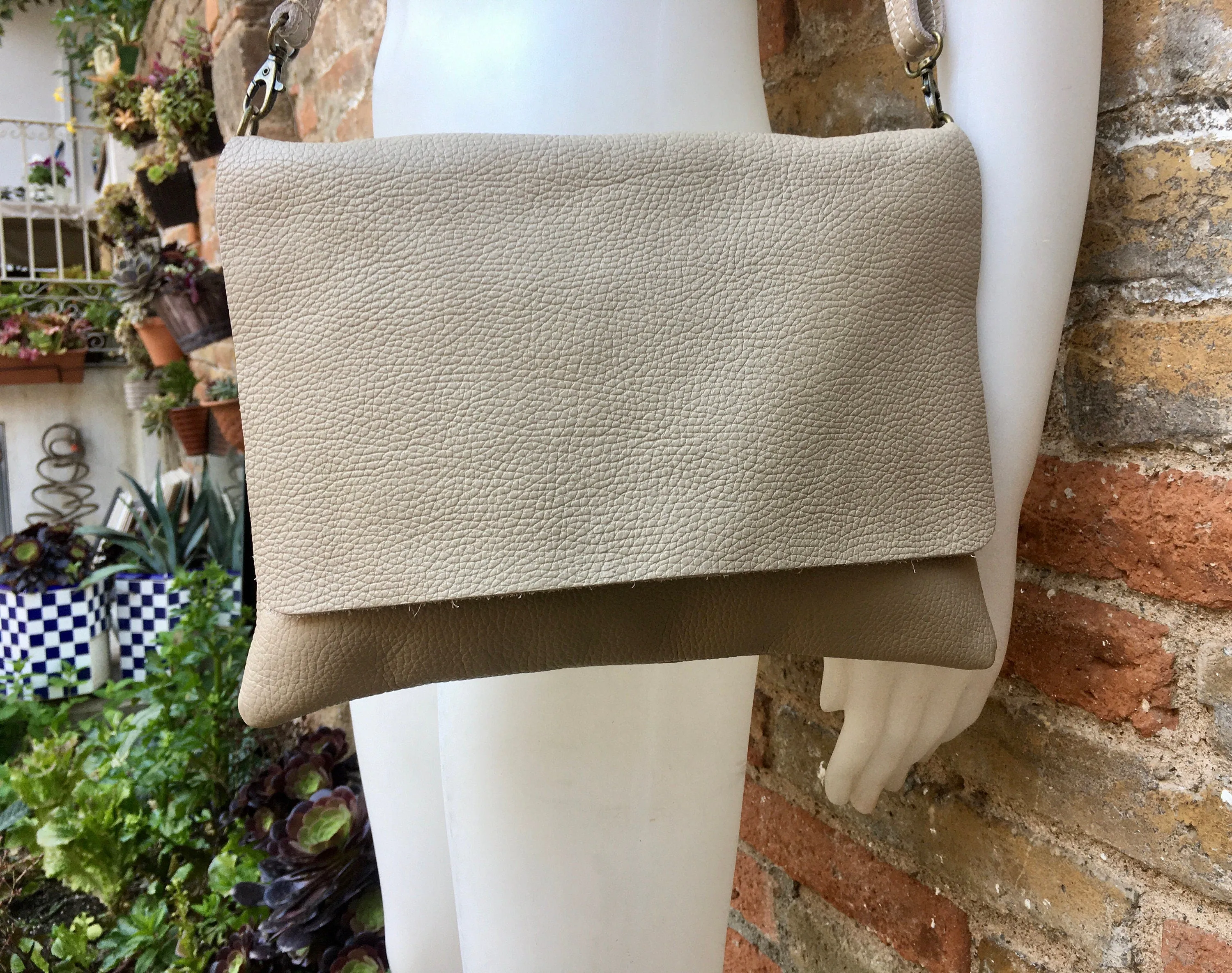 Cross body bag. BOHO grain leather bag in LIGHT BEIGE. Soft genuine grain leather. Crossover, messenger bag with zipper and adjustable strap
