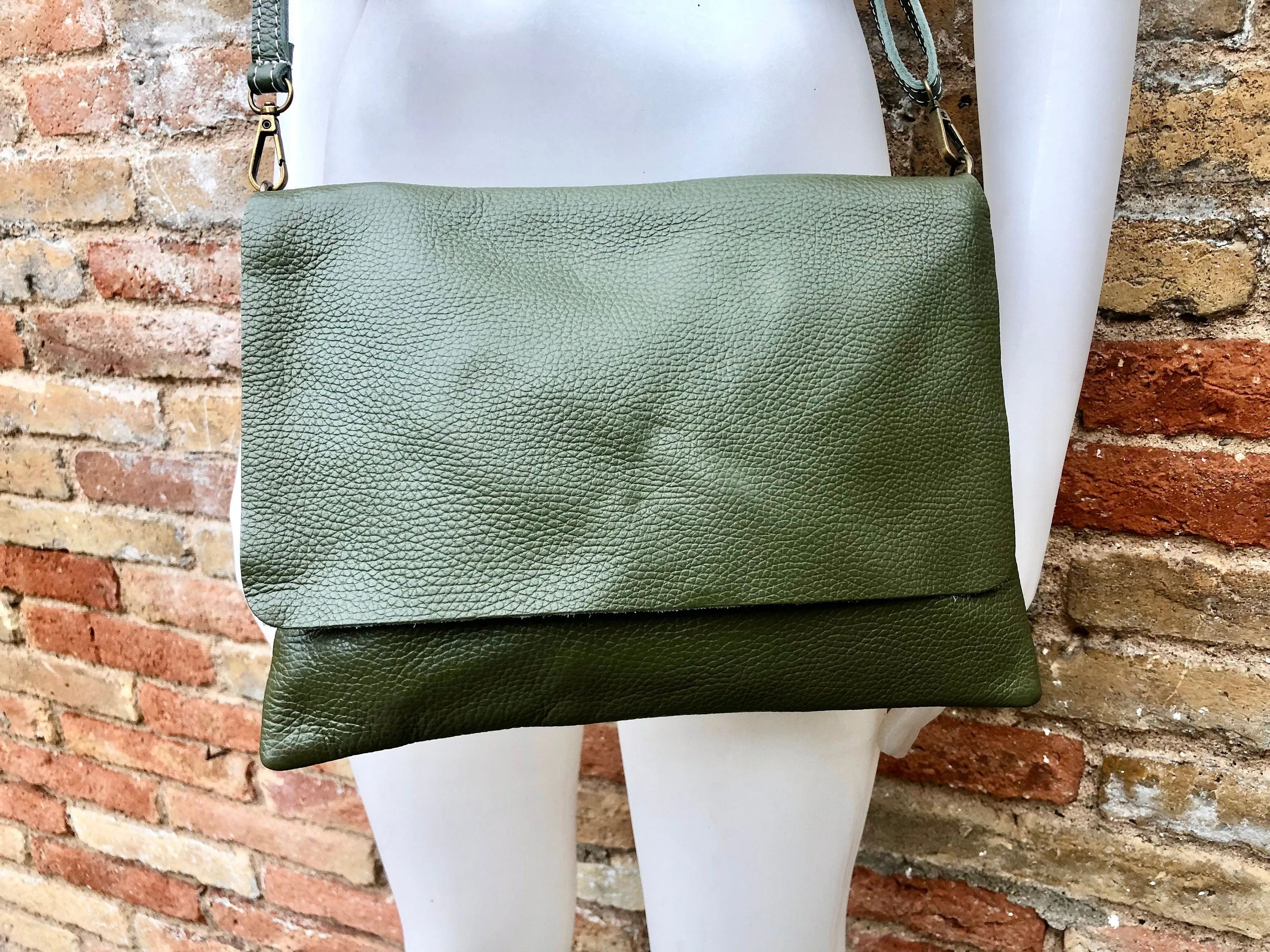 Dark GREEN cross body / shoulder bag. Genuine leather bag. Medium sized flat messenger bag with zipper   adjustable strap. Khaki green purse