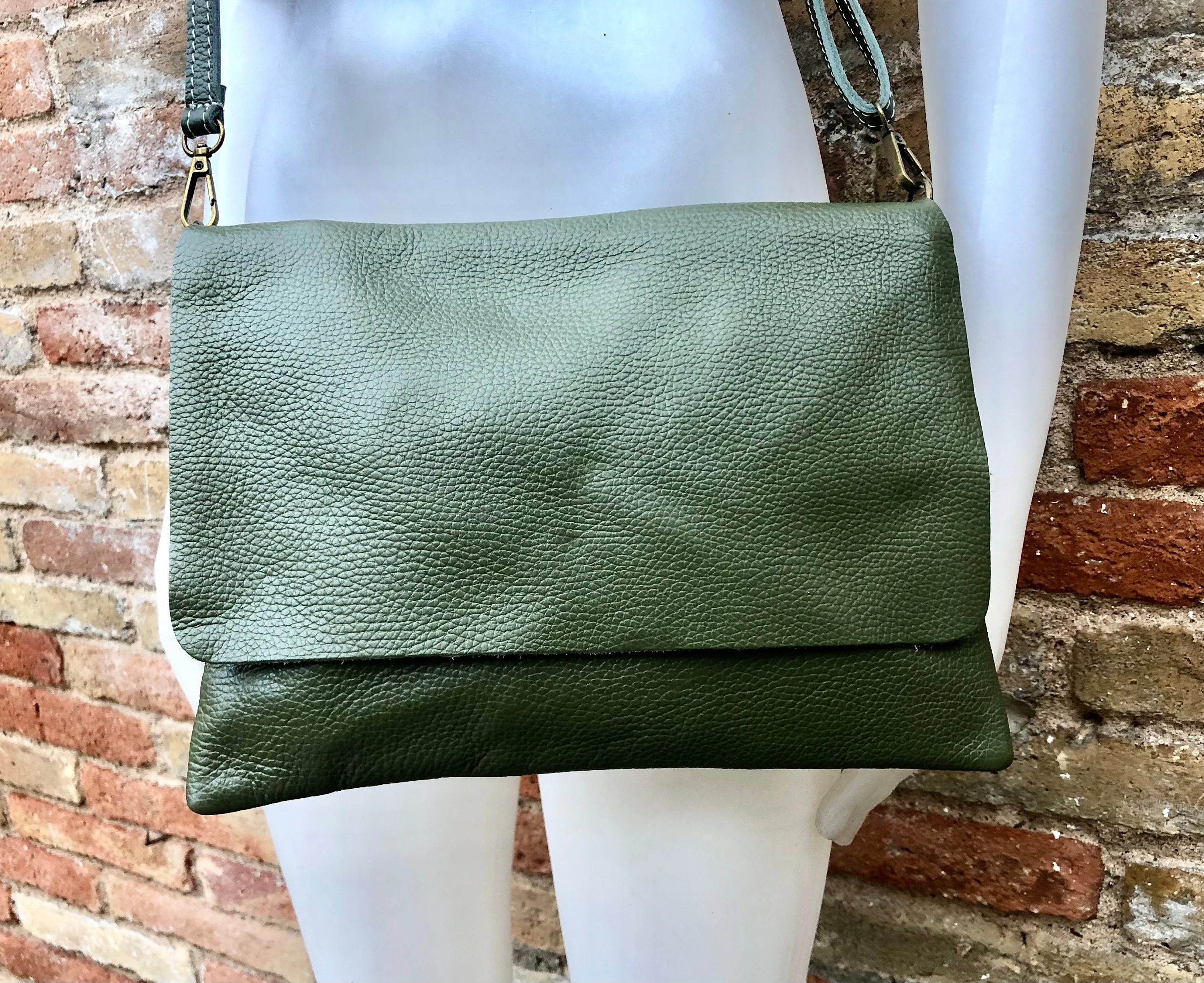 Dark GREEN cross body / shoulder bag. Genuine leather bag. Medium sized flat messenger bag with zipper   adjustable strap. Khaki green purse