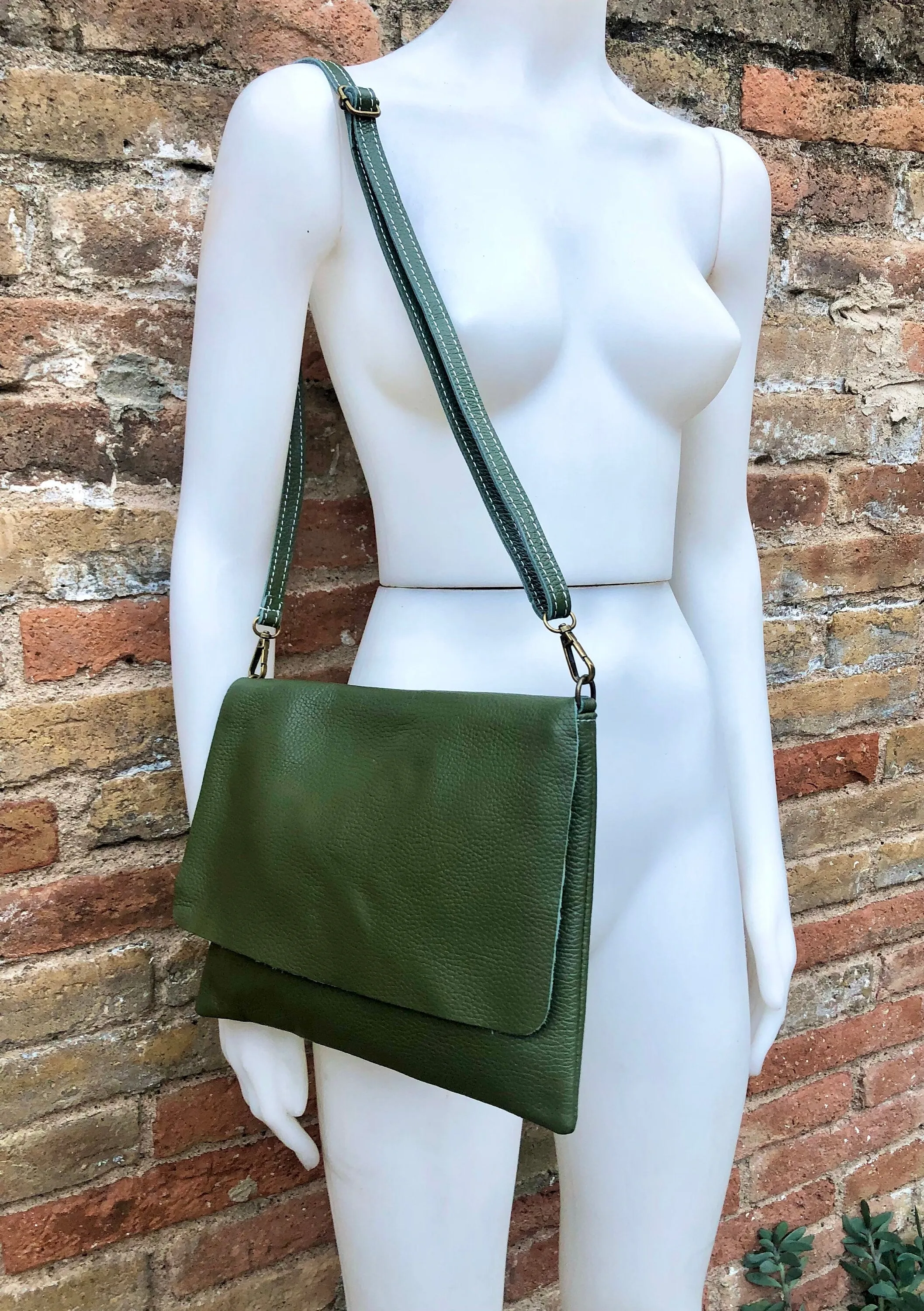 Dark GREEN cross body / shoulder bag. Genuine leather bag. Medium sized flat messenger bag with zipper   adjustable strap. Khaki green purse