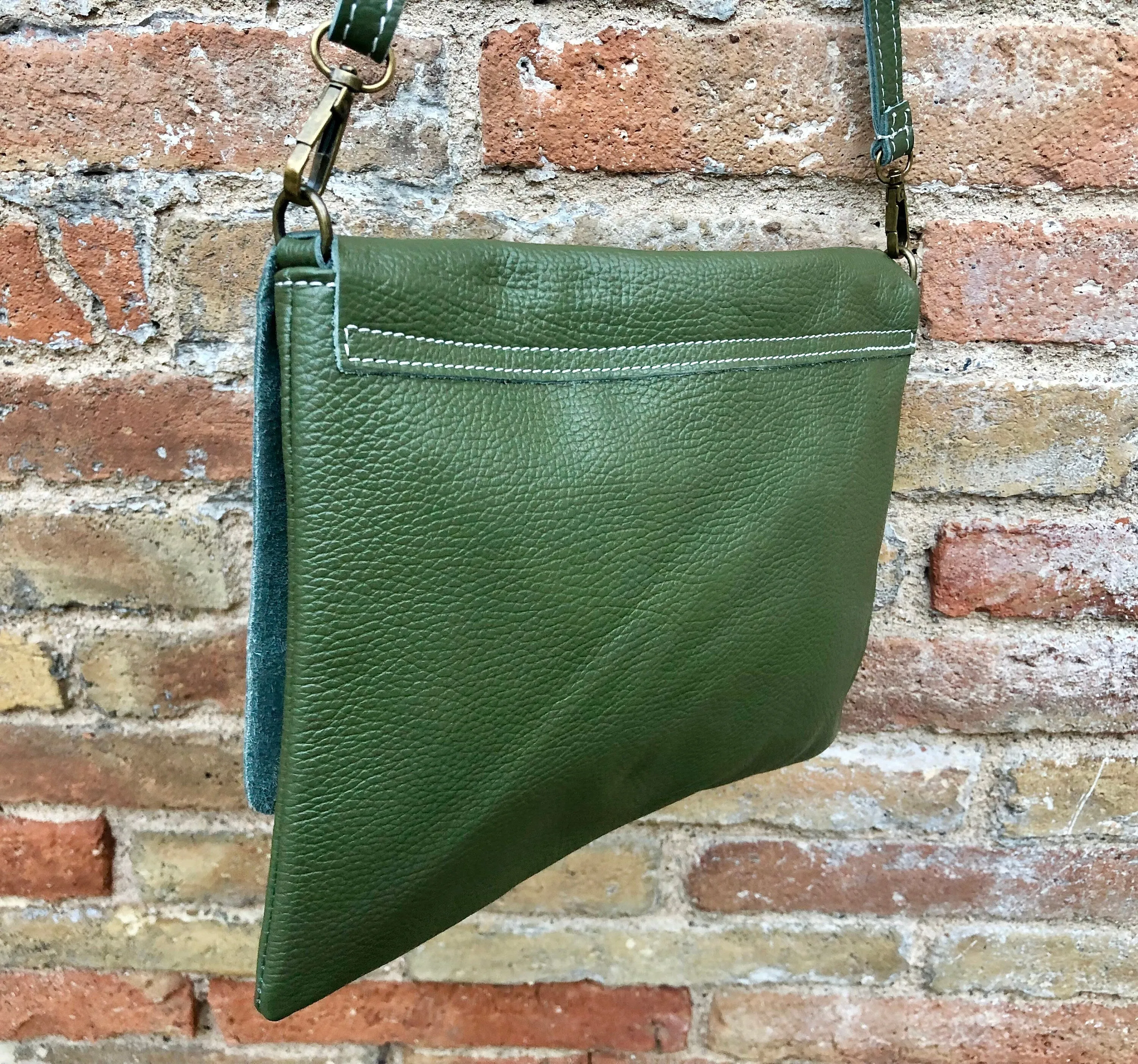 Dark GREEN cross body / shoulder bag. Genuine leather bag. Medium sized flat messenger bag with zipper   adjustable strap. Khaki green purse