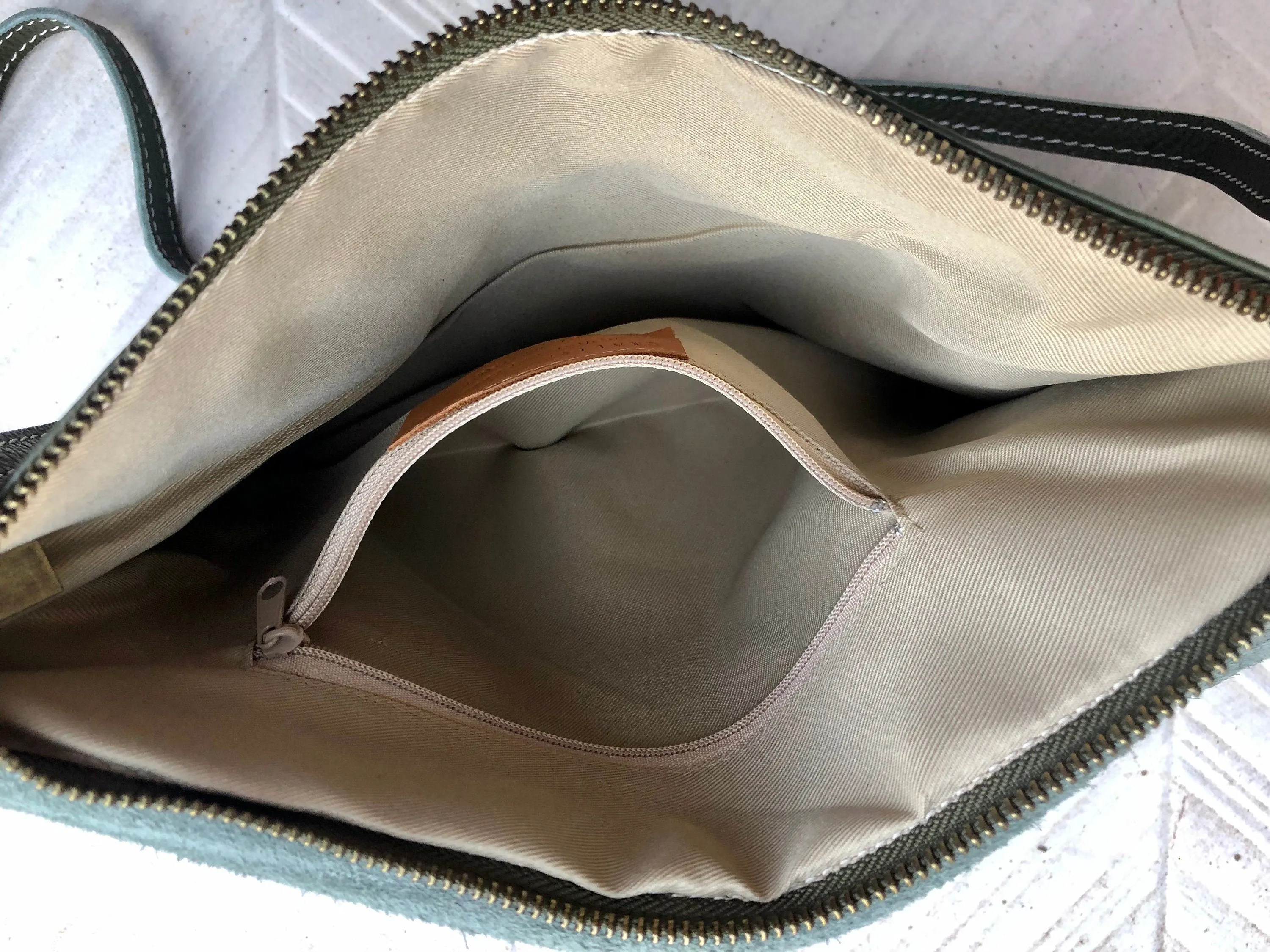 Dark GREEN cross body / shoulder bag. Genuine leather bag. Medium sized flat messenger bag with zipper   adjustable strap. Khaki green purse