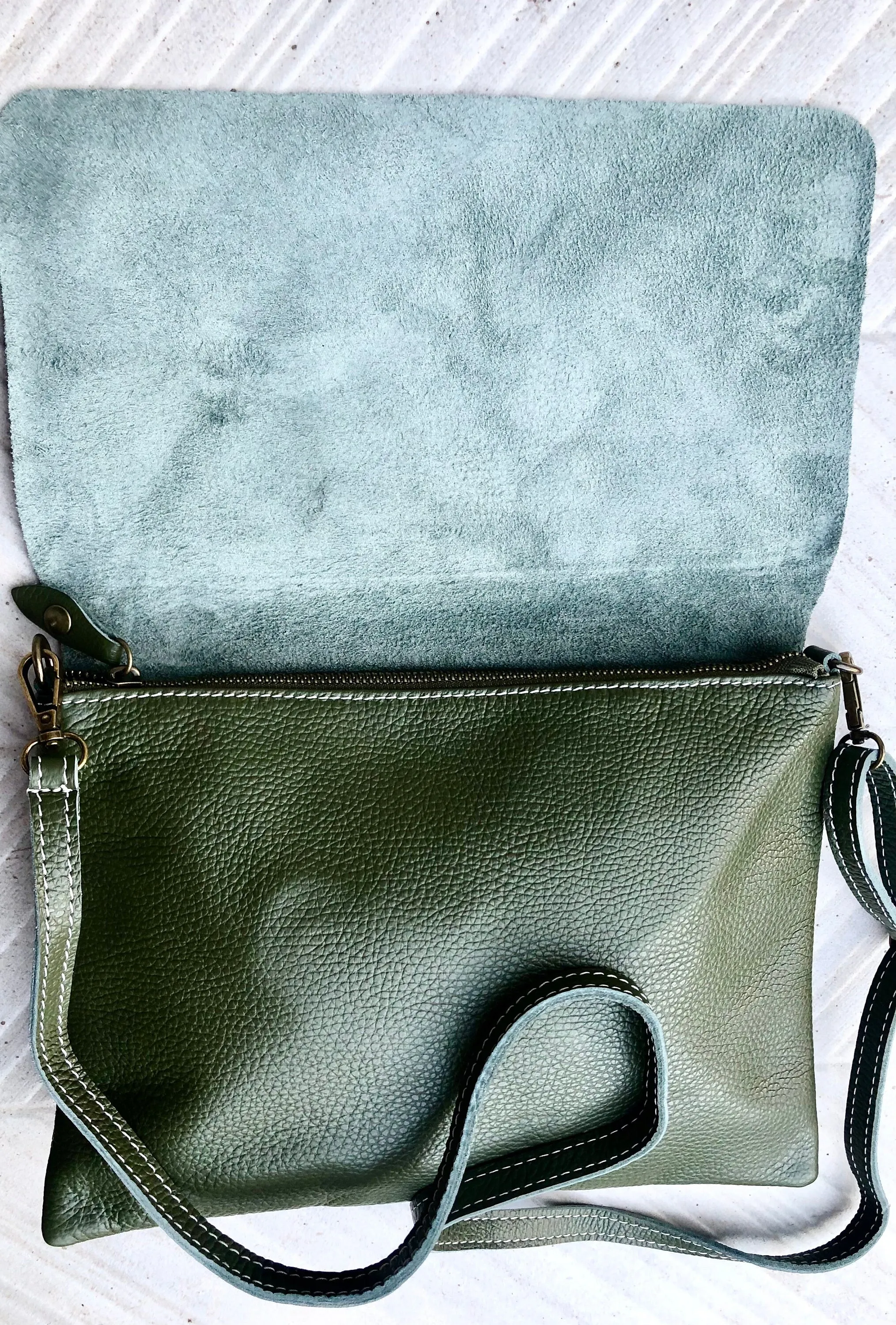 Dark GREEN cross body / shoulder bag. Genuine leather bag. Medium sized flat messenger bag with zipper   adjustable strap. Khaki green purse