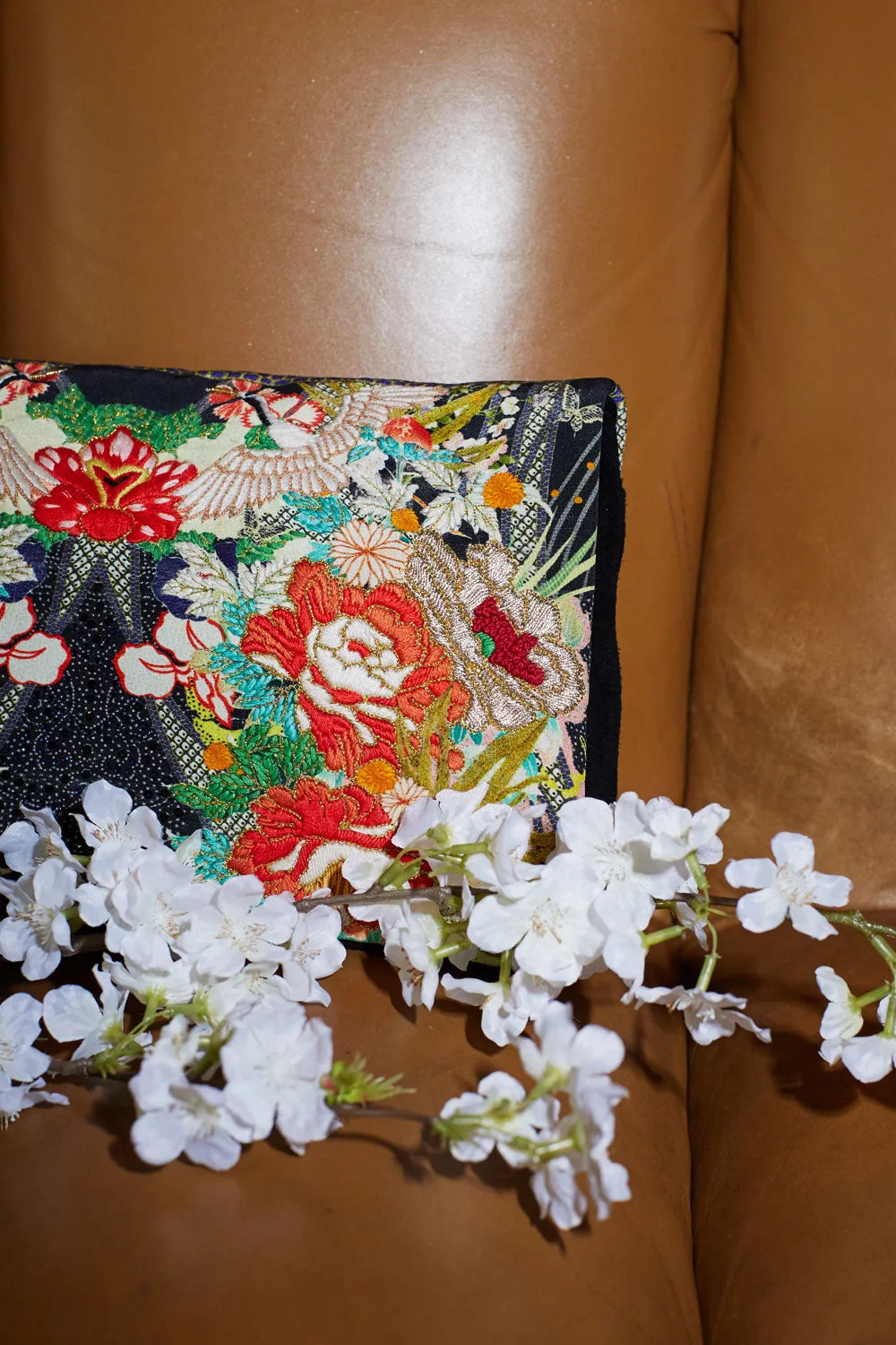 EMBELLISHED CLUTCH QUEEN OF KINGS