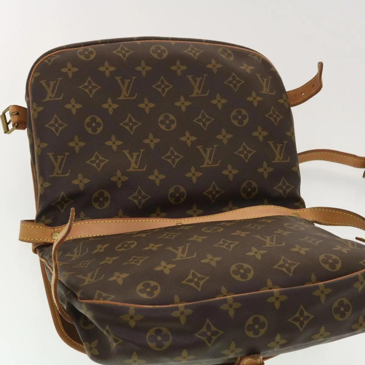 LOUIS VUITTON Monogram Saumur 30 Shoulder Bag M42256 LV Auth 40300