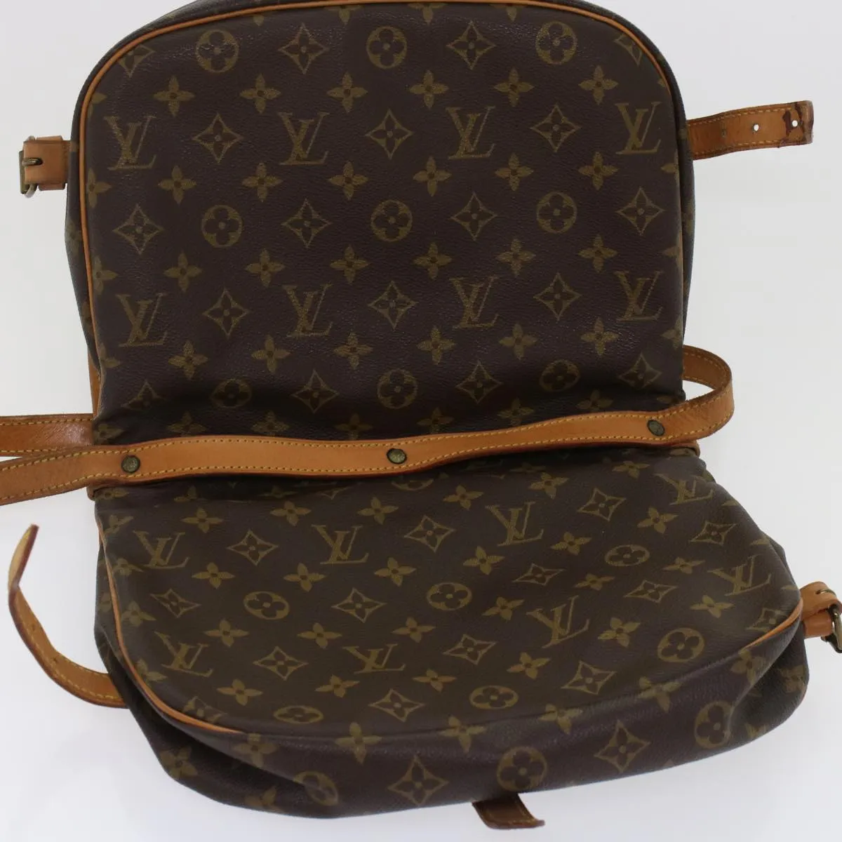 LOUIS VUITTON Monogram Saumur 30 Shoulder Bag M42256 LV Auth 49331