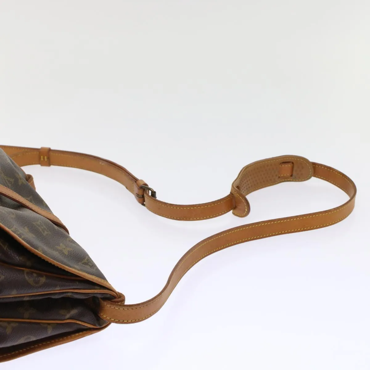 LOUIS VUITTON Monogram Saumur 30 Shoulder Bag M42256 LV Auth 49331