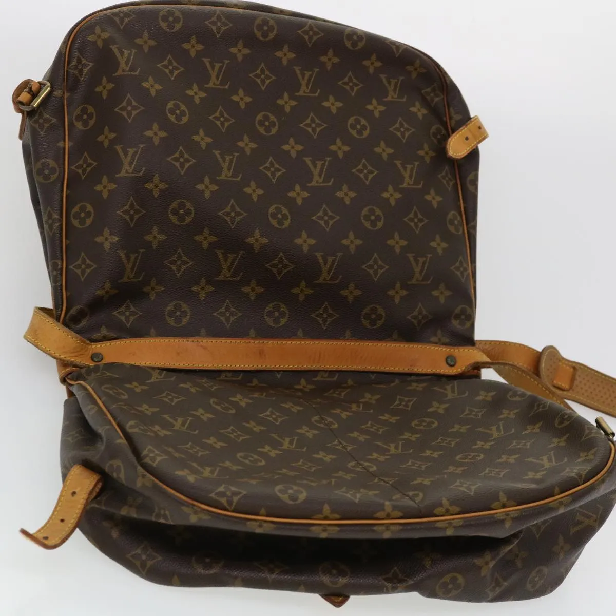LOUIS VUITTON Monogram Saumur 35 Shoulder Bag M42254 LV Auth 40585