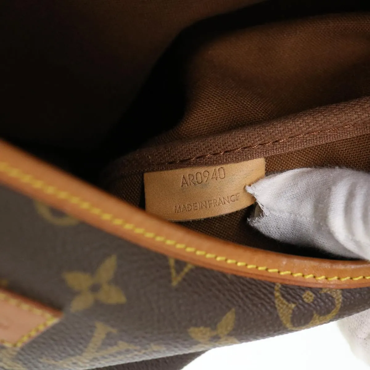 LOUIS VUITTON Monogram Saumur 35 Shoulder Bag M42254 LV Auth 40585