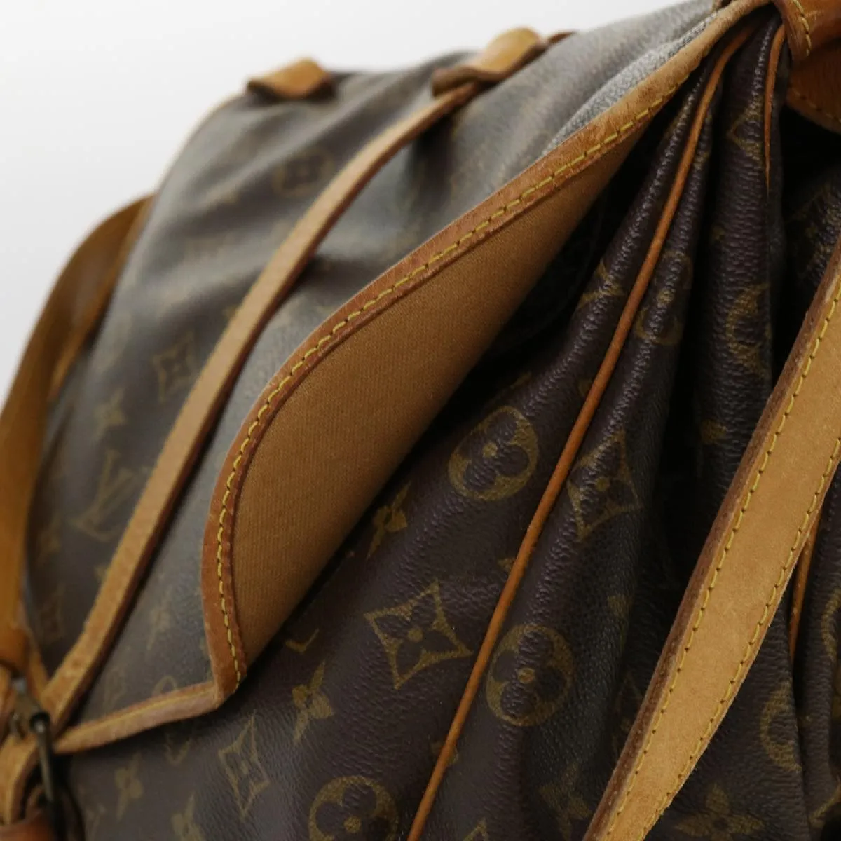 LOUIS VUITTON Monogram Saumur 35 Shoulder Bag M42254 LV Auth 40585