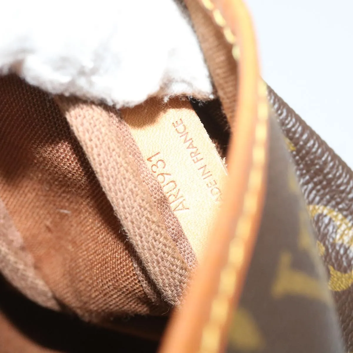 Louis Vuitton Saumur  Canvas Shoulder Bag ()