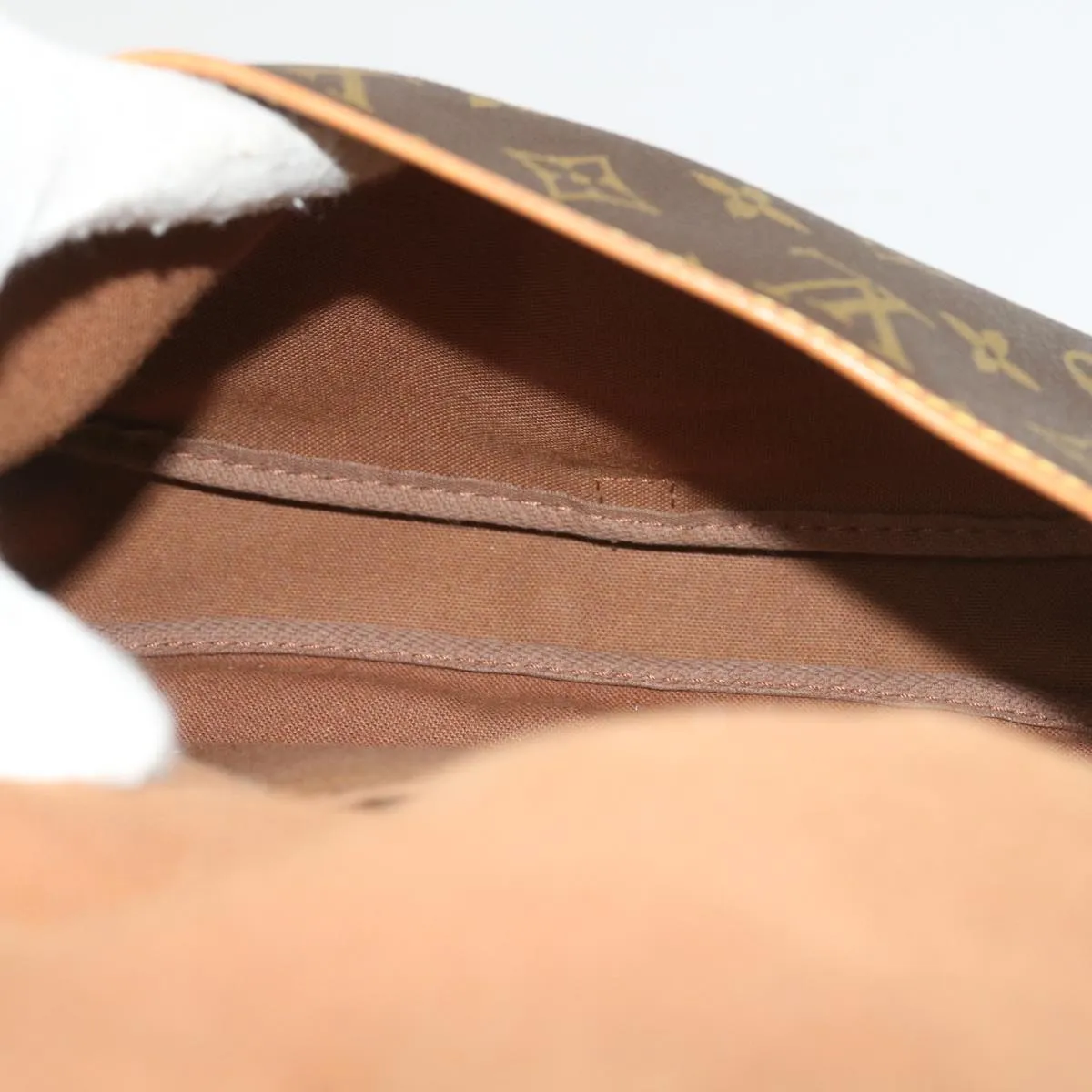 Louis Vuitton Saumur  Canvas Shoulder Bag ()