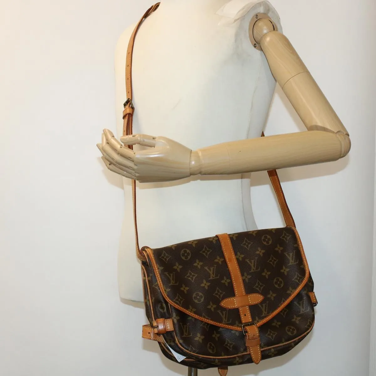 Trendy Inspired Louis Vuitton Saumur Shoulder Bag